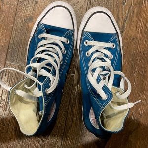 Converse size 7 women’s/5 men’s